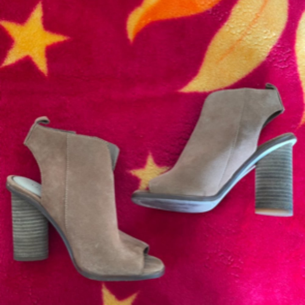 Gianni Bini Xanderr Peep Toe Booties - Camel Brown - Size 5.5